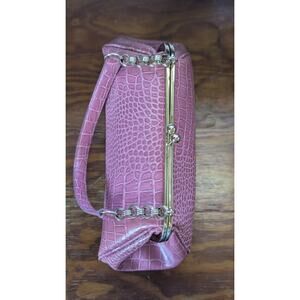 Liz Claiborne Pink Croc Embossed Kiss Lock Frame Handbag Gold Chain Shoulder Bag